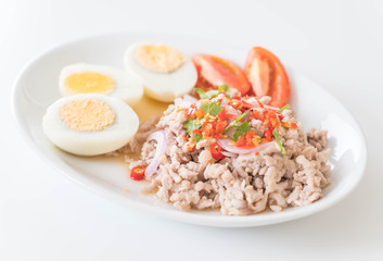 Fototapeta na wymiar Spicy minced pork salad with egg