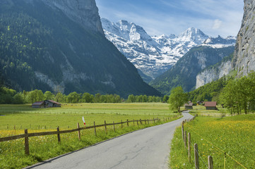 Fototapeta na wymiar Country road in Lauterbrunnen, jungfrau, Switzerland