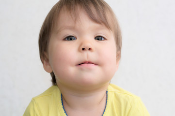 Naklejka premium Funny little girl portrait wondering