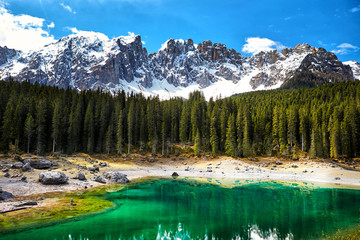 Naklejka na ściany i meble Perfectly emerald lake in Dolomites