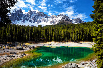 Plakat Perfectly emerald lake in Dolomites