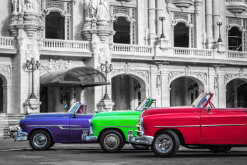 Historische amerikanische Oldtimer Cabriolets in Kuba Havanna - Serie 2