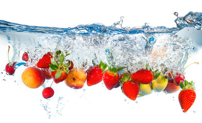 frutta mista splashing