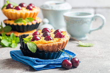 Small tarts with fresh cherries