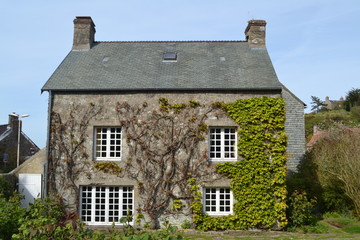 Fototapeta na wymiar typisch huis in het westen van Normandië