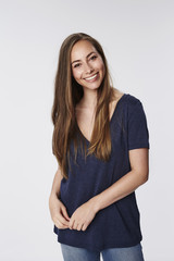 Obraz premium Beautiful woman in blue t-shirt, smiling