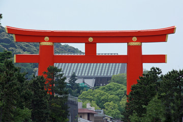 Grand torii vermillon à Kyoto, Japon