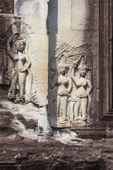Fototapeta na wymiar Angkor, weibliche Gottheiten in der Tempelanlage 