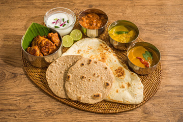 インドの典型的なカレー定食　ミールズ　 Lunch of meals south India