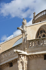 Fototapeta na wymiar gárgolas en la Catedral de Burgos