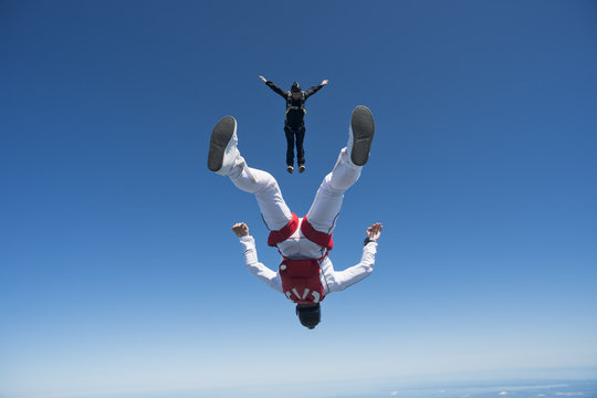 Skydivers in air