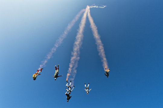 Skydivers in air