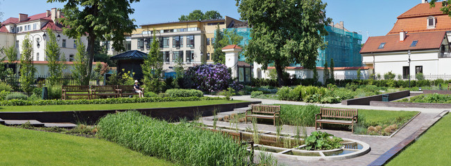 Fototapeta premium Spring holiday in a Bernardinu park