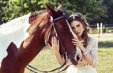 Obraz premium Beautiful woman hugging a horse