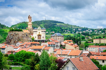 Fototapeta premium Statue Saint-Joseph-de-Bon-Espoir en Auvergne