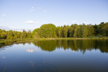 Fototapeta na wymiar beautiful lake landscape in Sweden