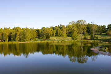Fototapeta na wymiar beautiful lake landscape in Sweden