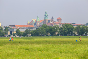 Kraków / Widok na Zamek królewski na Wawelu