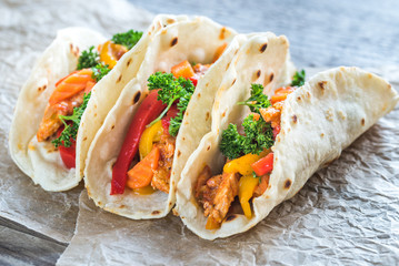 A chicken taco