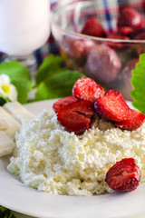 cottage cheese with strawberries