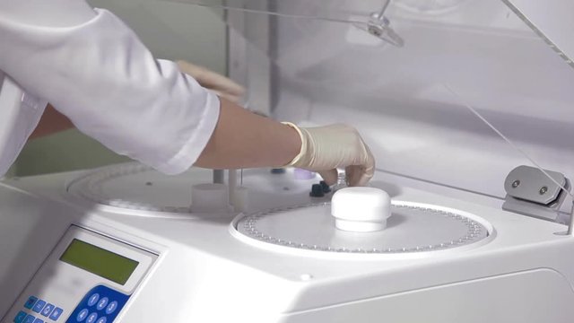 Ronotic Machine working in medical laboratory