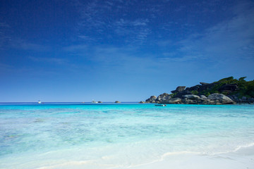 Fototapeta na wymiar Similans, are a group of nine islands in the Andaman sea of southern Thailand. The Similans are famous in distinctive blue colored water and very fine sand.