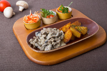 Beef stroganoff with potato
