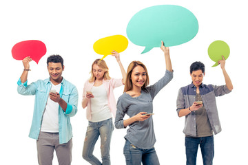 Naklejka premium Students with speech bubbles and gadgets