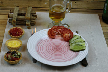 Serving meals to the supply