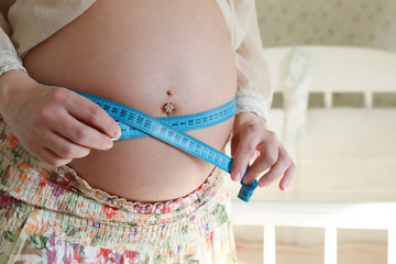 pregnant woman mesaurment belly