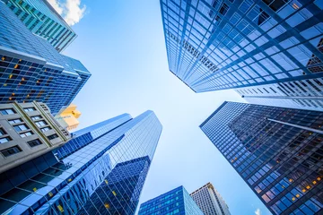 Photo sur Plexiglas Toronto Vue vers le haut dans le quartier financier, Manhattan, New York