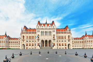 Fototapeta na wymiar Hungarian Parliament Main Entrance. Panoramic view. Hangary.