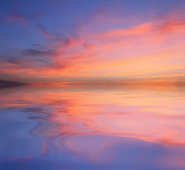 Obraz premium Natural background of the colorful sky and beautiful water reflection, During the time sunrise and sunset