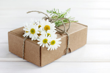 holiday gift with flowers/ romantic retro gift with a bouquet of daisies 