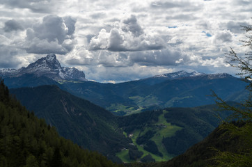 Naklejka na ściany i meble The mountain Peitlerkofel with scenic clouds