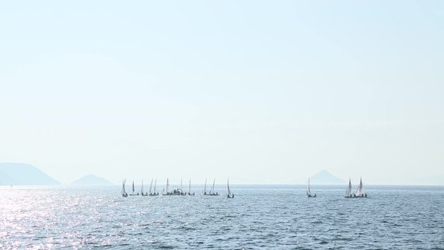 海の上のヨット