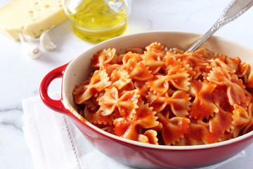 Farfalle pasta with tomato sauce
