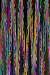 Cuerdas o Trenzados de neon con luces fluorescentes de colores. Zigzagueante y con fondo oscuro