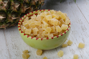 Dried pineapple