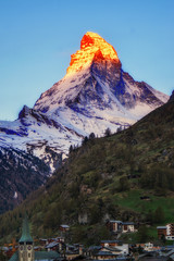 Naklejka premium Sunlight shine on Matterhorn mountain in early morning