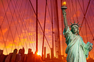 Liberty Statue and Brooklyn bridge New York