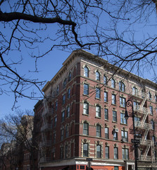 Fototapeta na wymiar typical flat facade in new york during a sunny day