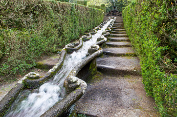 water flow long fountain