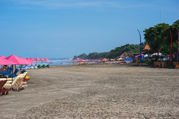 Fototapeta premium sunbeds and parasols on the beach.