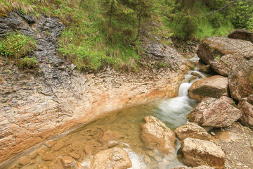 Mały wodospad w górach / Pieniński Park Narodowy