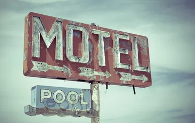 Selbstklebende Fototapete Route 66 Verlassenes, altes Motel-Schild an der Route 66