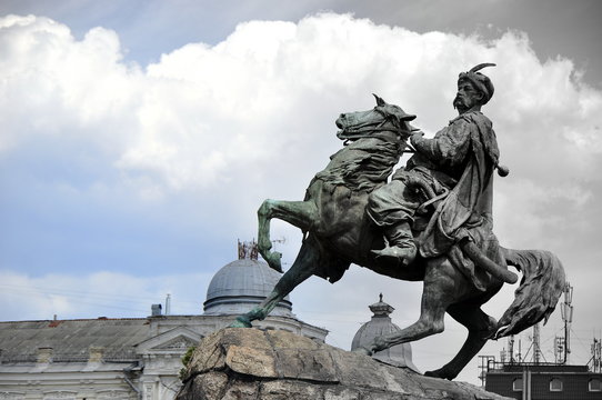 Kiew - Reiterstandbild des Kosakenhetmans Bohdan Chmelnyzkyi auf dem Sophienplatz