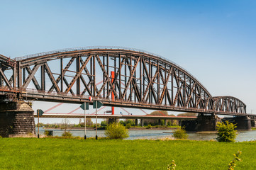 Obraz premium 10099 Duisburg Haus-Knipp Eisenbahnbrücke