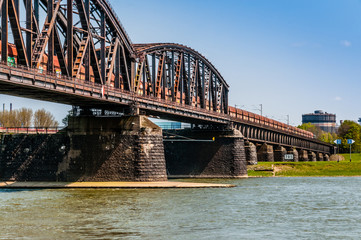 Naklejka premium 0078 Duisburg Haus-Knipp Eisenbahnbrücke