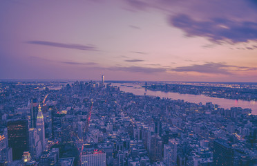 Fototapeta premium Downtown Manhattan bei Nacht, Panoramablick